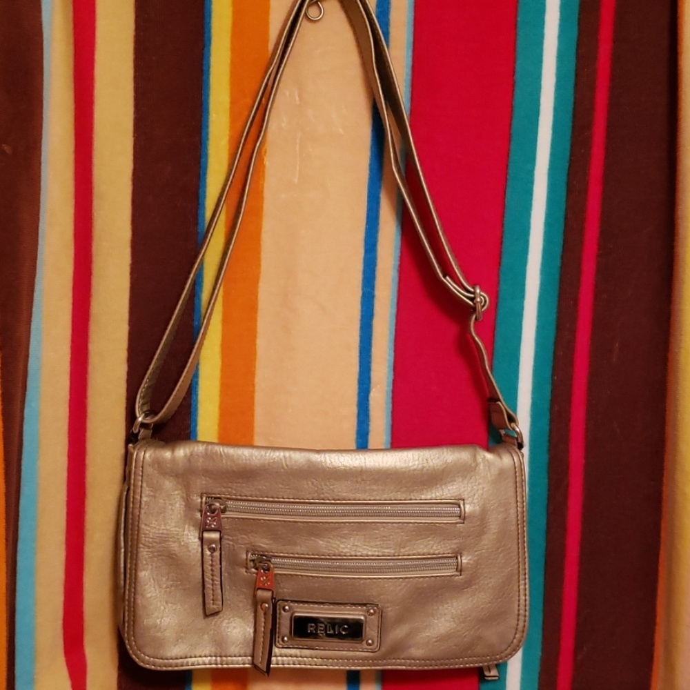 RELIC. Beyond versatile cross body!